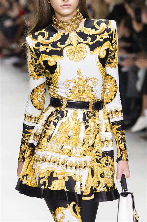 versace fantasia abiti|FALL.